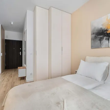 Апартаменты Cosy In Near The River With Parking And Balcony By Renters *