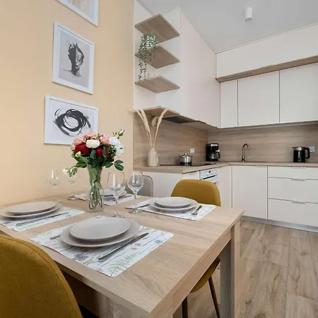 Апартаменты Cosy In Near The River With Parking And Balcony By Renters Вроцлав