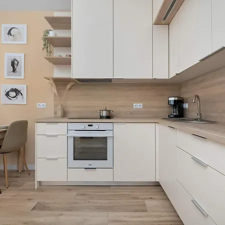 Апартаменты Cosy In Near The River With Parking And Balcony By Renters Вроцлав